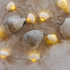 Sirius Shelly Lyskæde M/muslingeskaller 1,9 M Hvid 9 Sirius Shelly Lyskæde M/muslingeskaller 1,9 M Hvid -EL OG BELYSNING Butik unnamed file 2234